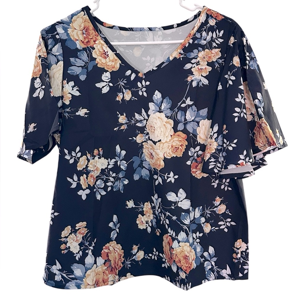 Floral V-Neck Women's Top - Size Large - NWOT - PTP 21”